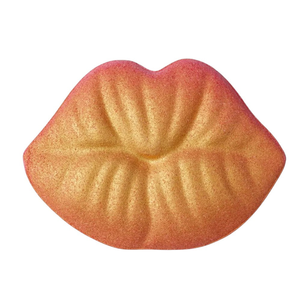 Revolution Heart Hearts And Kisses Bath Bomb Duo